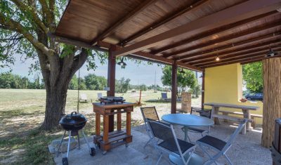 gazebo e servizi esterni in casa vacanze in Toscana